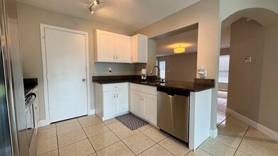 9683 Hollyhill Drive in Orlando, FL - Building Photo - Building Photo