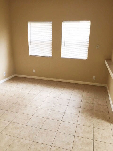 Parkview Apartments in Elgin, TX - Building Photo - Building Photo