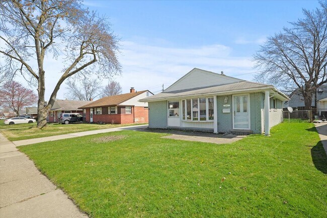 18627 Hinton St in Riverview, MI - Building Photo - Building Photo
