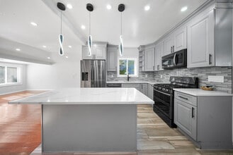 78 Cutlery Ave in Meriden, CT - Foto de edificio - Building Photo