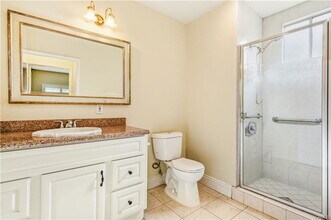 5204 Etiwanda Ave in Los Angeles, CA - Building Photo - Building Photo