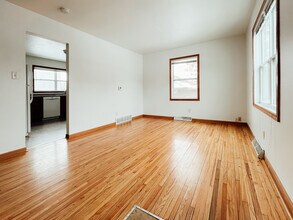 921 Rainbow Dr in Cedar Falls, IA - Building Photo - Building Photo