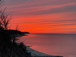 24 Cliff Way in Calverton, NY - Building Photo - Building Photo