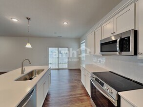 8465 Northpoint Dr in Sunbury, OH - Building Photo - Building Photo