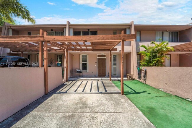 property at 14145 Kendale Lakes Cir