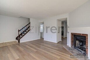 5290 Stonebush Terrace in Stone Mountain, GA - Building Photo