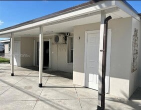 3373 W 14th Ct in Hialeah, FL - Building Photo - Building Photo