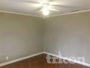 5227 Gordon Dr in Sacramento, CA - Foto de edificio - Building Photo