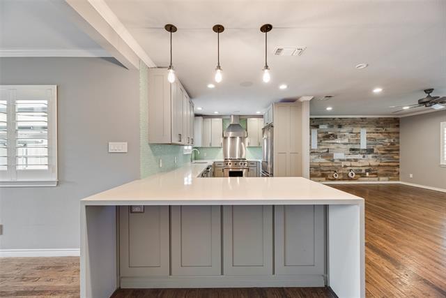 9911 Hurley Way in Dallas, TX - Building Photo - Building Photo