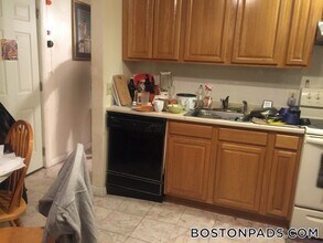 104 Hammond St in Boston, MA - Building Photo - Building Photo