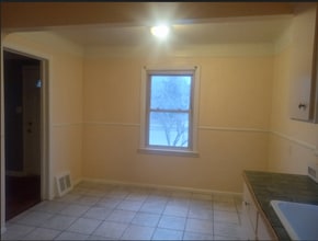 19944 Roscommon St in Harper Woods, MI - Building Photo - Building Photo