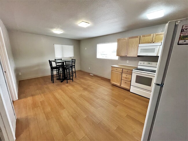 200 W 7th Ave in Mitchell, SD - Building Photo - Building Photo