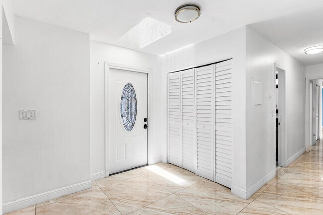 1647 Cabot Ln in Wellington, FL - Building Photo - Building Photo