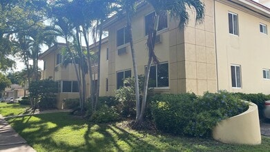 31 Menores Ave in Coral Gables, FL - Building Photo - Interior Photo