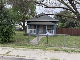 10046 Larkin Rd in Live Oak, CA - Building Photo