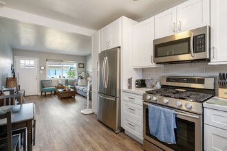 1245 Peach St in San Luis Obispo, CA - Building Photo - Interior Photo