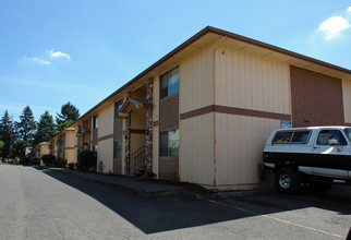 Chandelle Apartments in Salem, OR - Building Photo - Building Photo