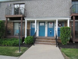 2 Fortune Rd W in Scotchtown, NY - Building Photo