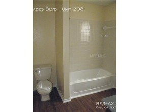 2202 Cascades Blvd-Unit -Unit 208 in Kissimmee, FL - Building Photo - Building Photo