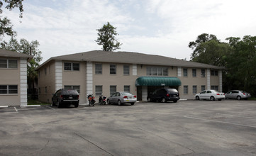 Citadel Apartments of Sarasota in Sarasota, FL - Foto de edificio - Building Photo