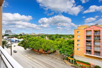 2665 SW 37th Ave, Unit 610 in Miami, FL - Foto de edificio - Building Photo