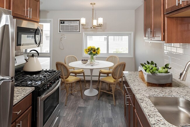 ReNew Minnehaha in Minneapolis, MN - Foto de edificio - Building Photo