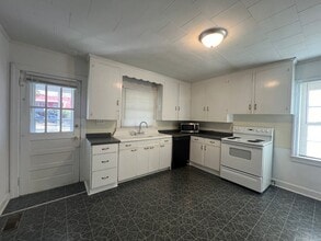 111 Hilltop St in Mount Holly, NC - Building Photo - Building Photo