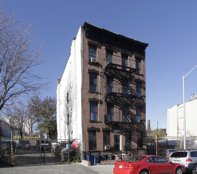 42 Carlton Ave in Brooklyn, NY - Foto de edificio - Building Photo