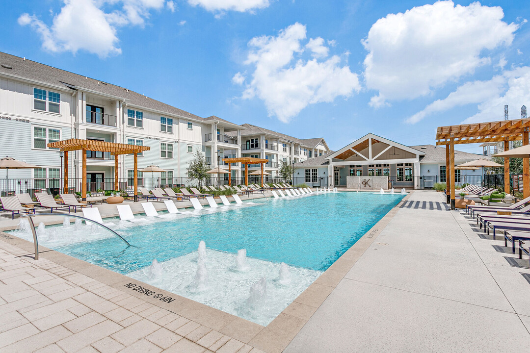 Kippford at Kemah Crossing in Kemah, TX - Building Photo