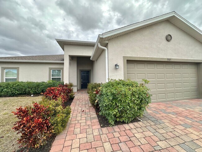 903 NW 37th Ave in Cape Coral, FL - Building Photo - Building Photo
