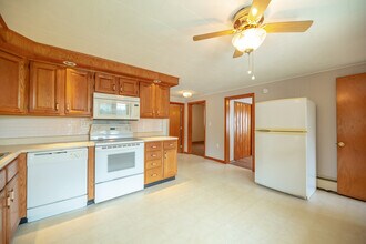 23 Lafayette St, Unit #1 in Biddeford, ME - Building Photo - Building Photo