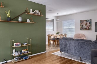 2806 Rae Dell Ave in Austin, TX - Building Photo - Building Photo