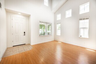919 Gates St in East Palo Alto, CA - Building Photo - Building Photo
