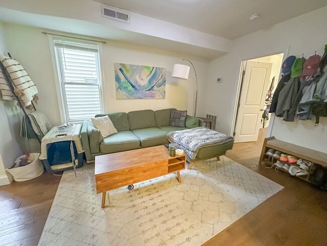 85 Baxter St, Unit #1