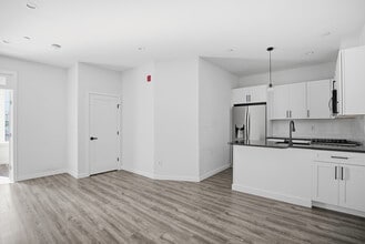 2301 Frankford Ave in Philadelphia, PA - Foto de edificio - Building Photo