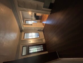406 N D St, Unit 3. in Oskaloosa, IA - Building Photo - Building Photo