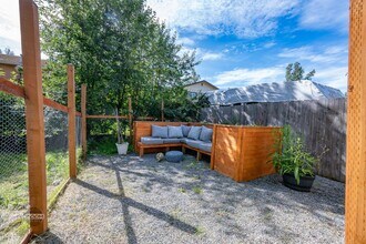 8400 E 11th Ct in Anchorage, AK - Building Photo - Building Photo