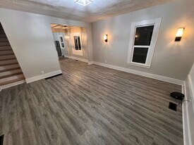 1410 Center St in Lansing, MI - Building Photo