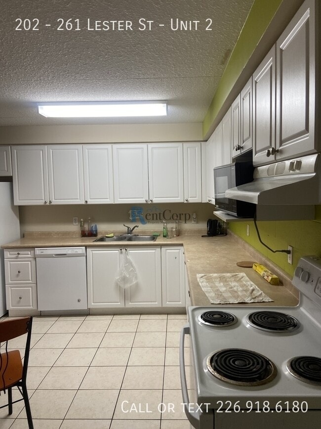 261-261 Lester St in Waterloo, ON - Building Photo - Building Photo