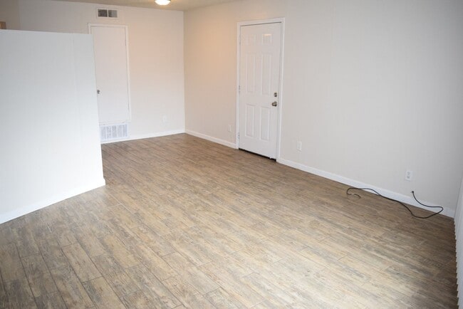 6049 Northcrest Cir in Carmichael, CA - Building Photo - Building Photo
