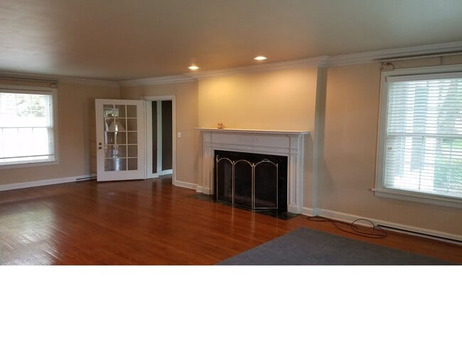 910 W Green St in Champaign, IL - Building Photo - Building Photo