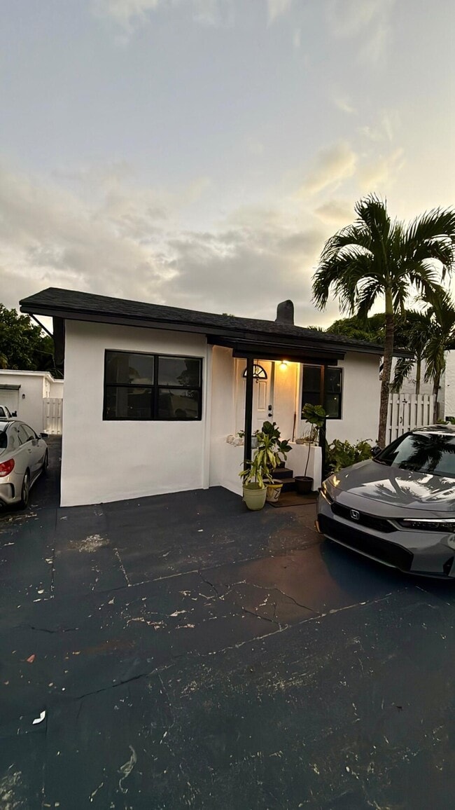 property at 712 Nottingham Blvd