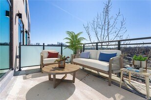 667 Ridge Hill Boulevard in Yonkers, NY - Building Photo
