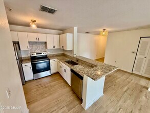 940 Village Trail in Port Orange, FL - Building Photo - Building Photo