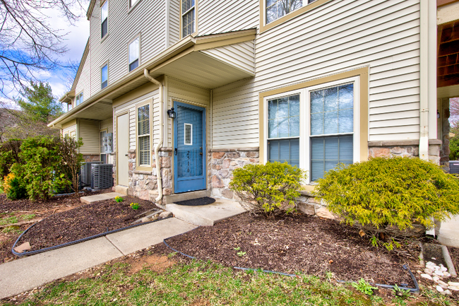 2516 Foxmeadow Cir in Royersford, PA - Building Photo - Building Photo