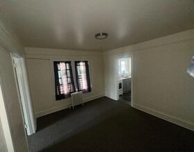 14 Van Cott Ave in Hempstead, NY - Building Photo - Building Photo