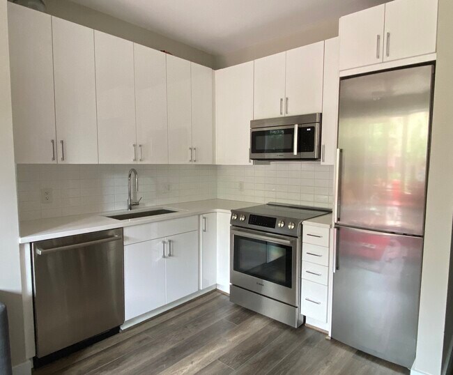 1500 Pennsylvania Ave SE, Unit 102 in Washington, DC - Building Photo - Building Photo