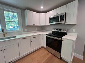 189 Colonial Dr in Portsmouth, NH - Building Photo - Building Photo