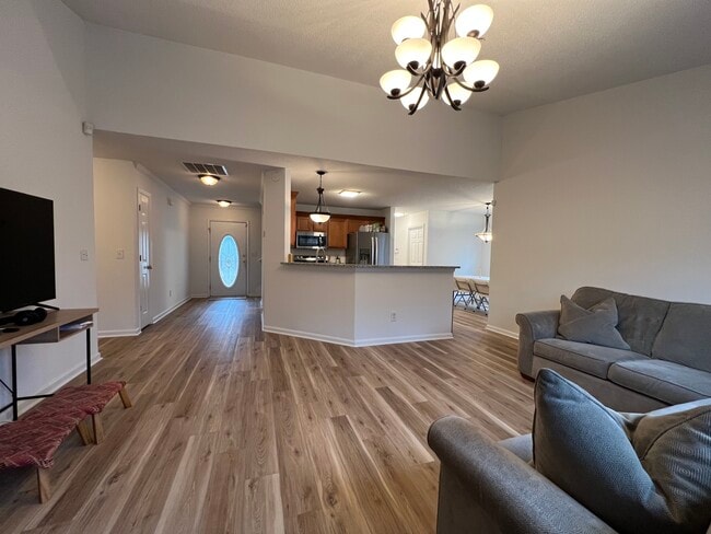 5343 Tidewater Dr in North Charleston, SC - Foto de edificio - Building Photo