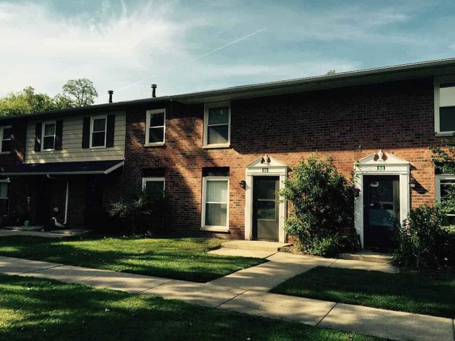 Tall Timbers Townhouses in Michigan City, IN - Building Photo - Primary Photo